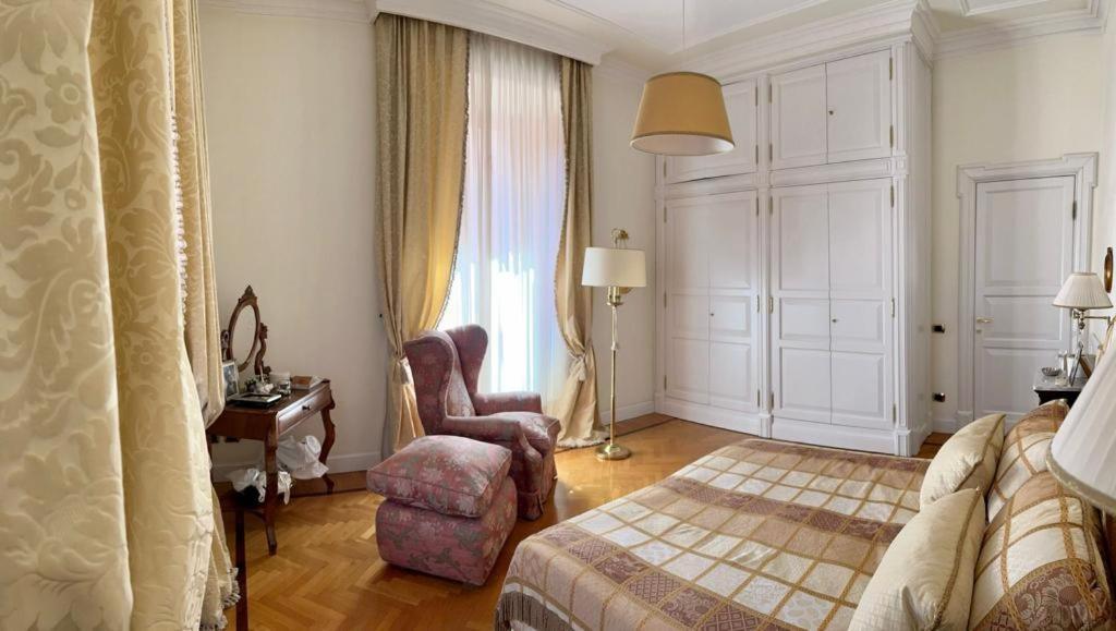 Roman Holidays Boutique Экстерьер фото
