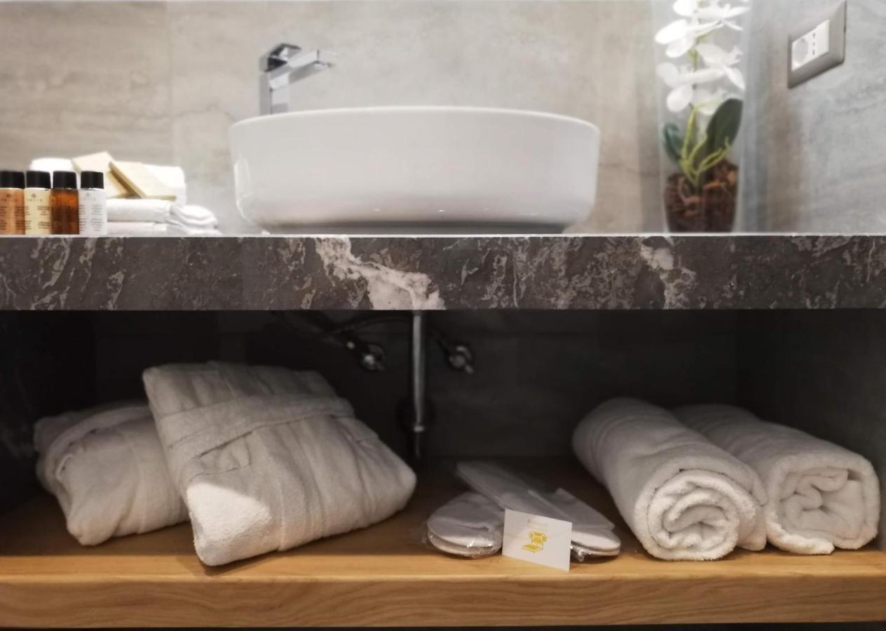 Roman Holidays Boutique Экстерьер фото